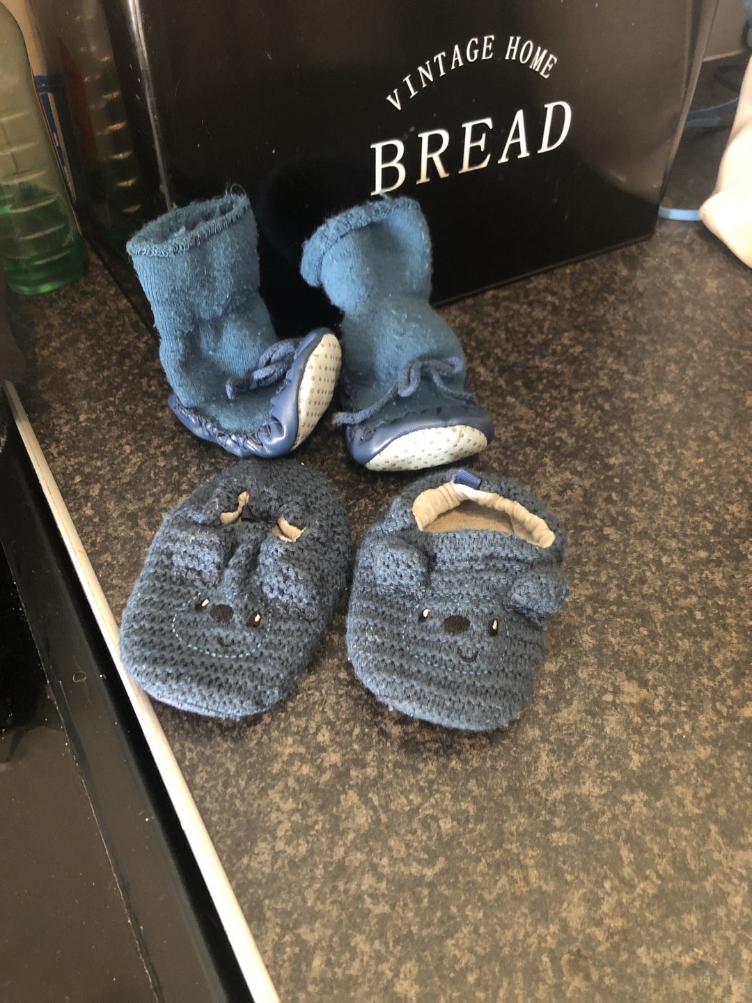 boys slippers size 4