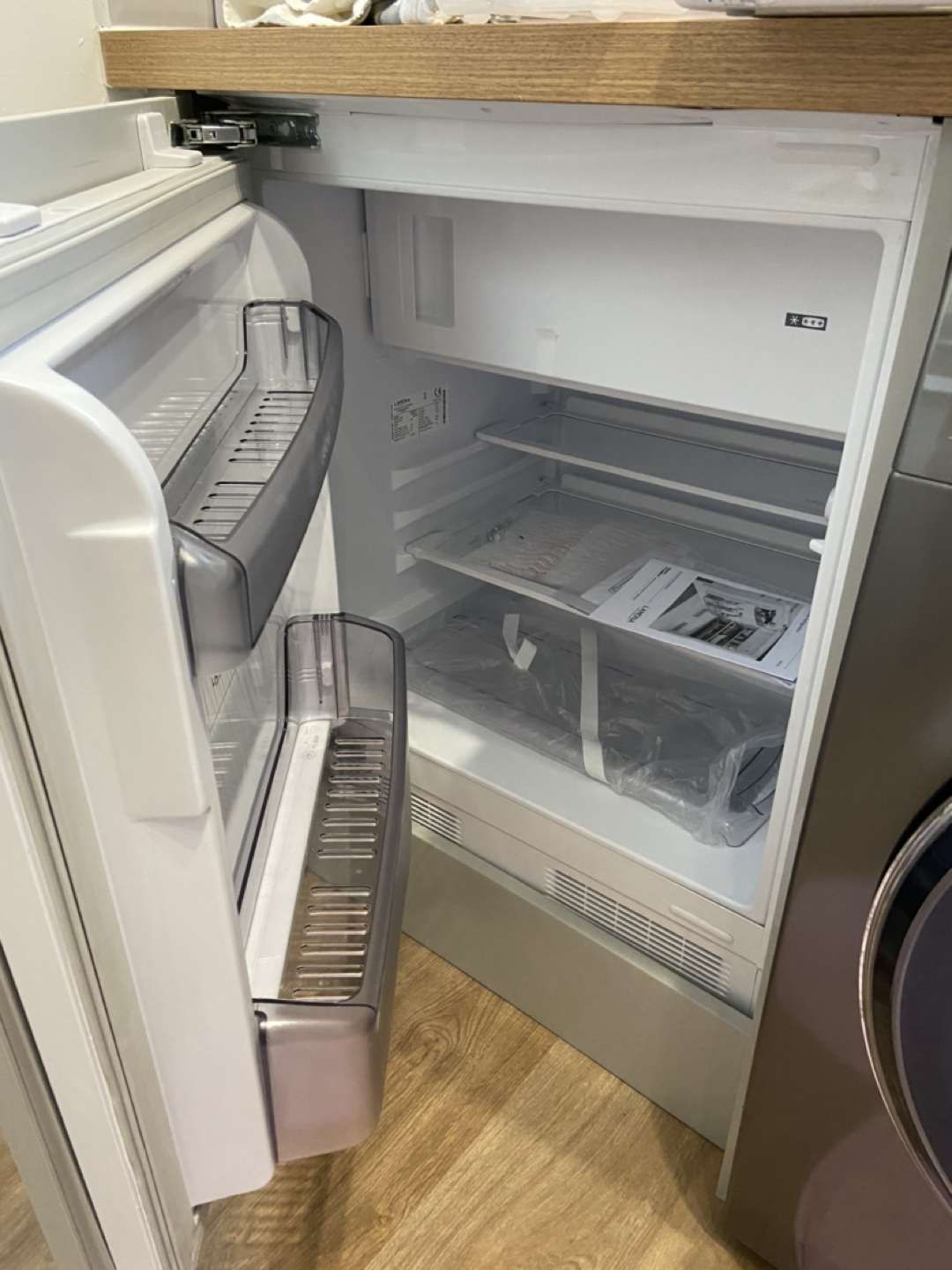 Lamona White Integrated BuiltUnder Fridge with Freezer Box 60cm Karrot