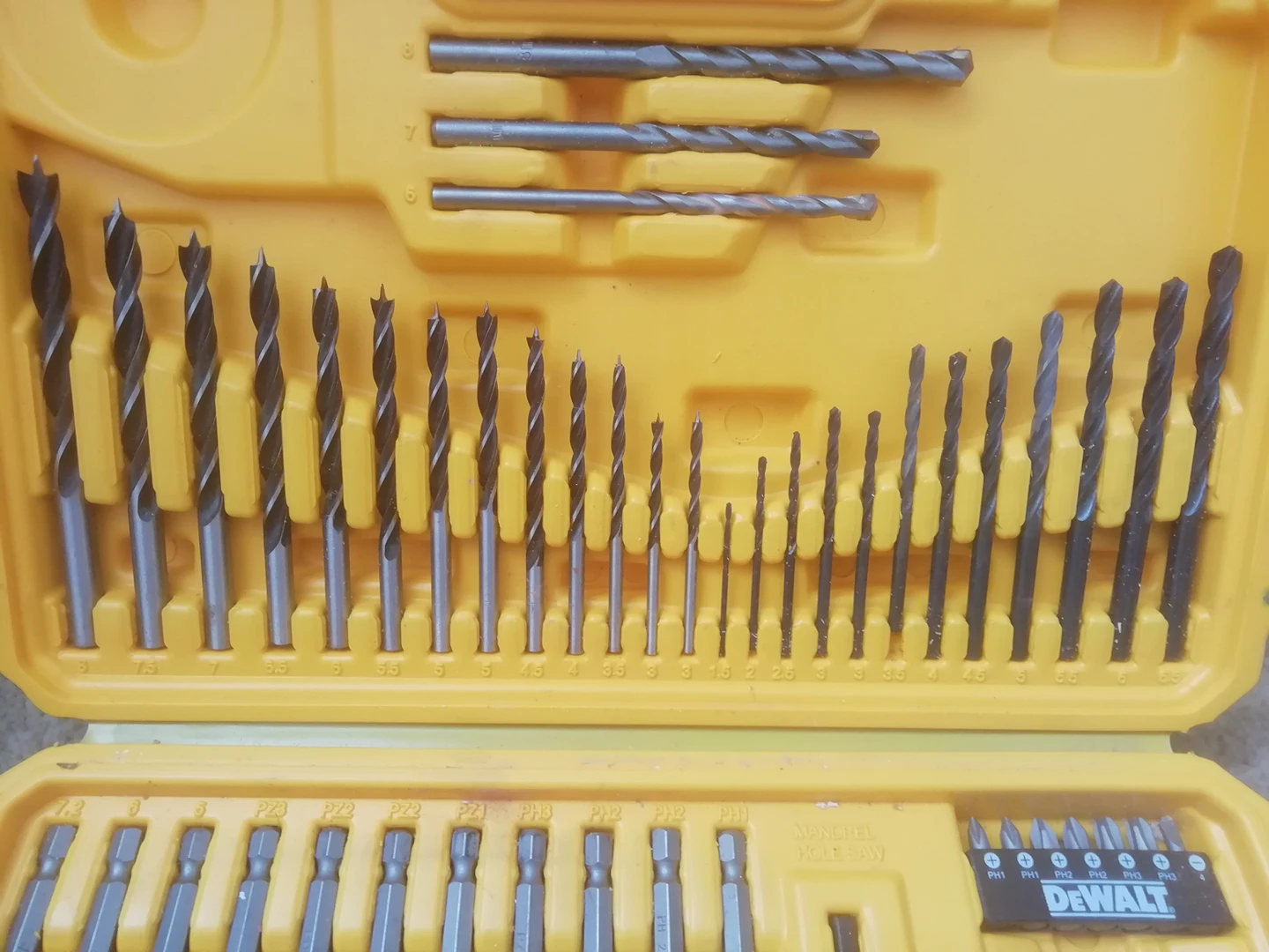 DeWalt brushless drill with a FREE drill bit set Karrot