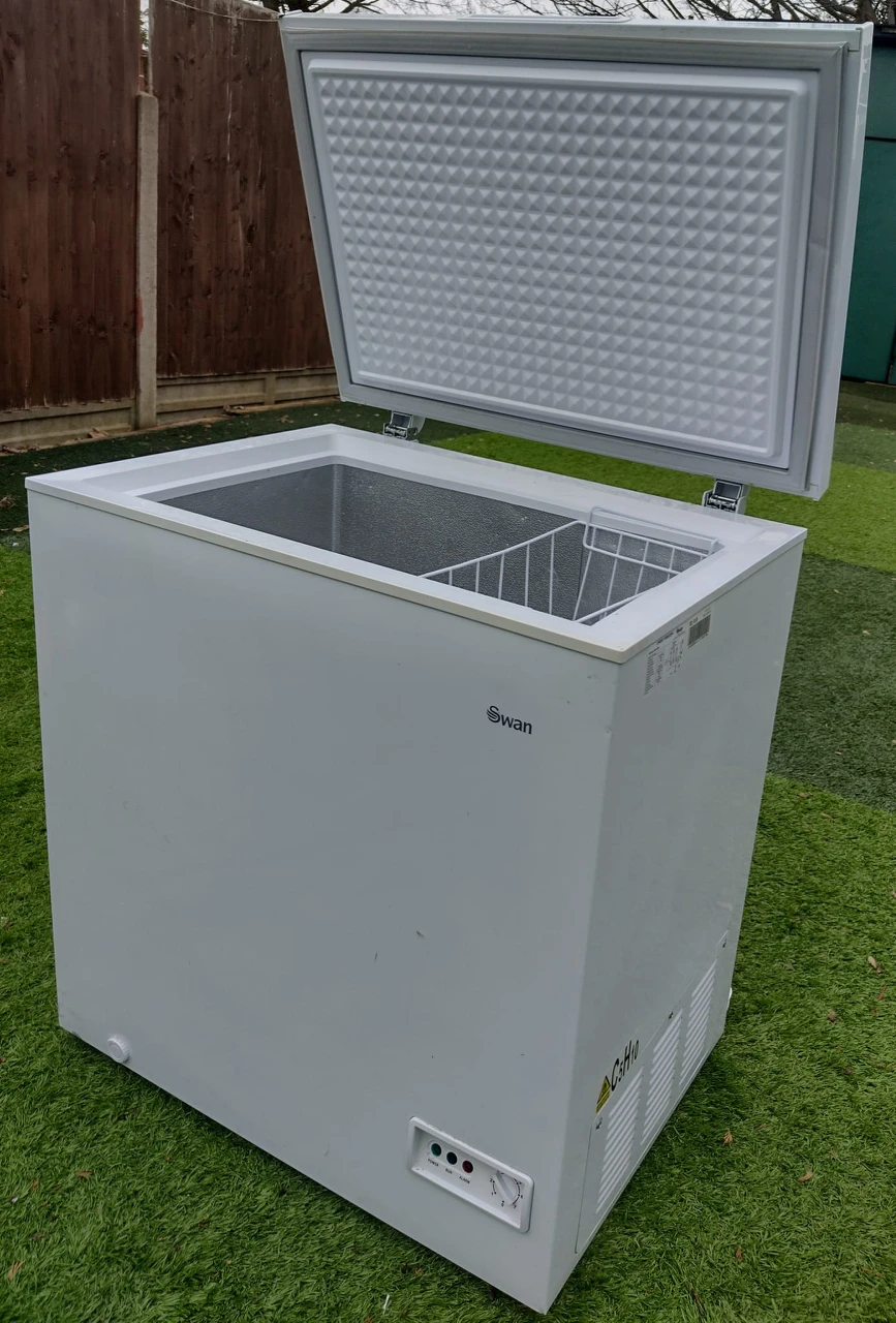 SWAN chest freezer (142L) Delivery * Karrot