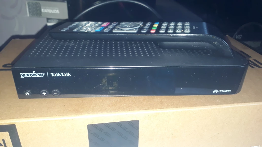 DIGTAL FREEVIEW BOX WITH REMOTE CONTROL Karrot