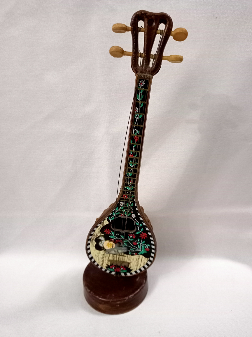 VINTAGE BOUZOUKI GREEK WIND UP MUSIC BOX. Karrot