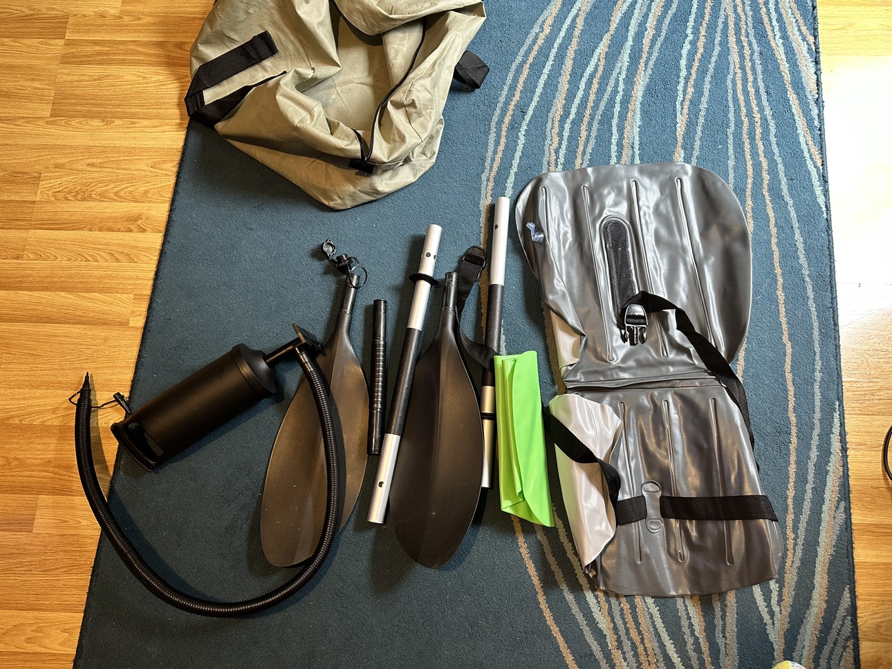 Intex paddle , pump and seat for kayak Karrot