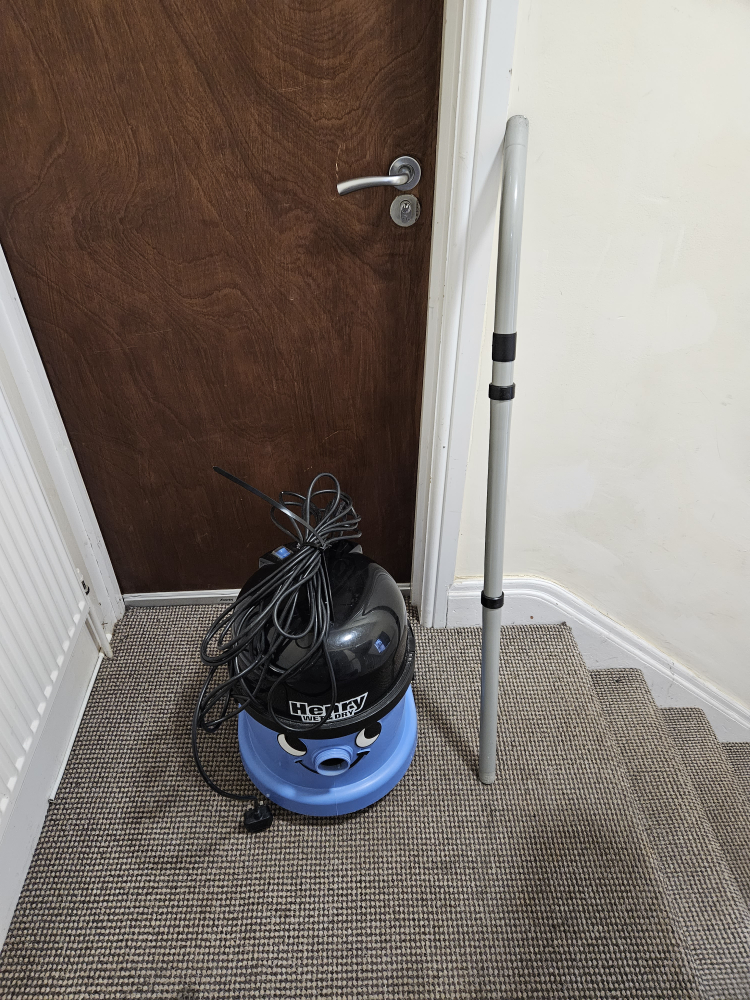 Henry wet and dry hoover Karrot