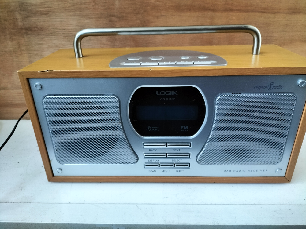 LOGIK DAB DIGITAL RADIO RECIEVER LOGR118D Karrot