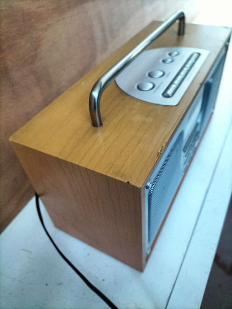 LOGIK DAB DIGITAL RADIO RECIEVER LOGR118D Karrot