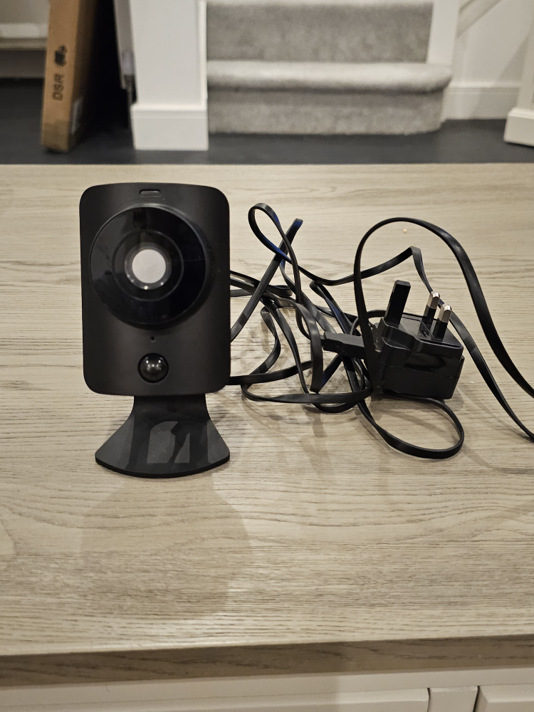 SIMPLISAFE Alarm , 2 Cameras, Motion, Panic, Base, Control Karrot