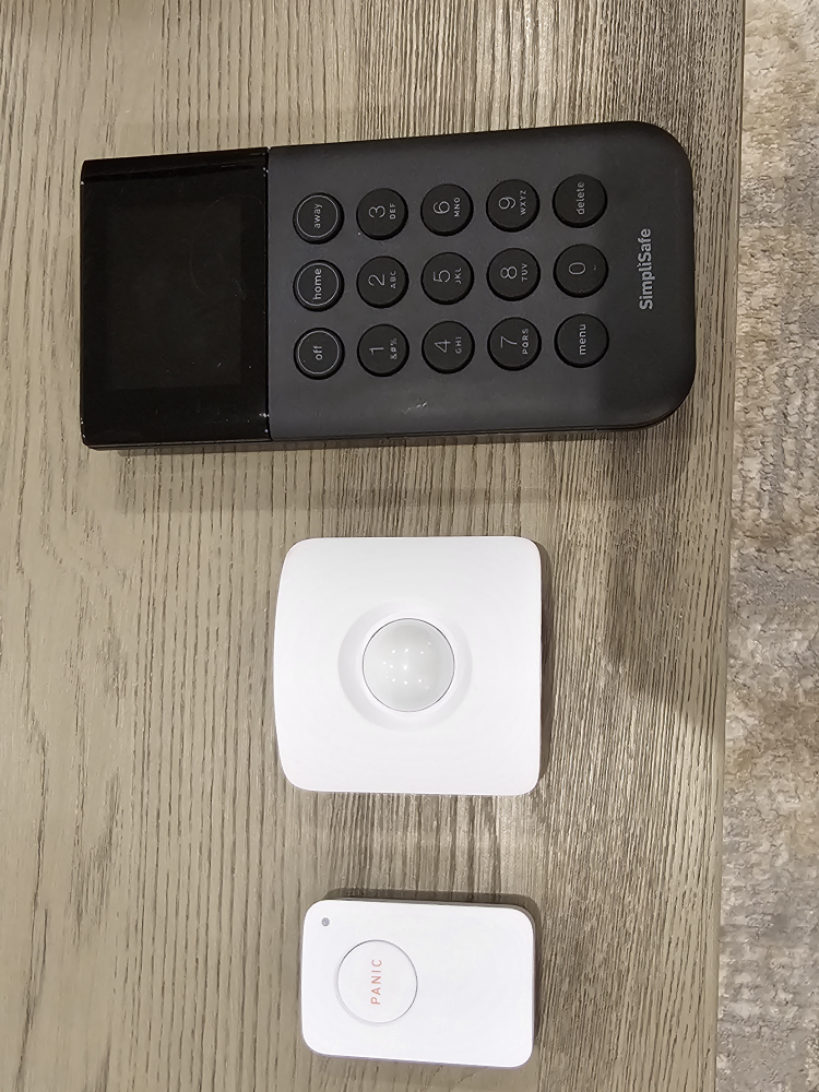 SIMPLISAFE Alarm , 2 Cameras, Motion, Panic, Base, Control Karrot